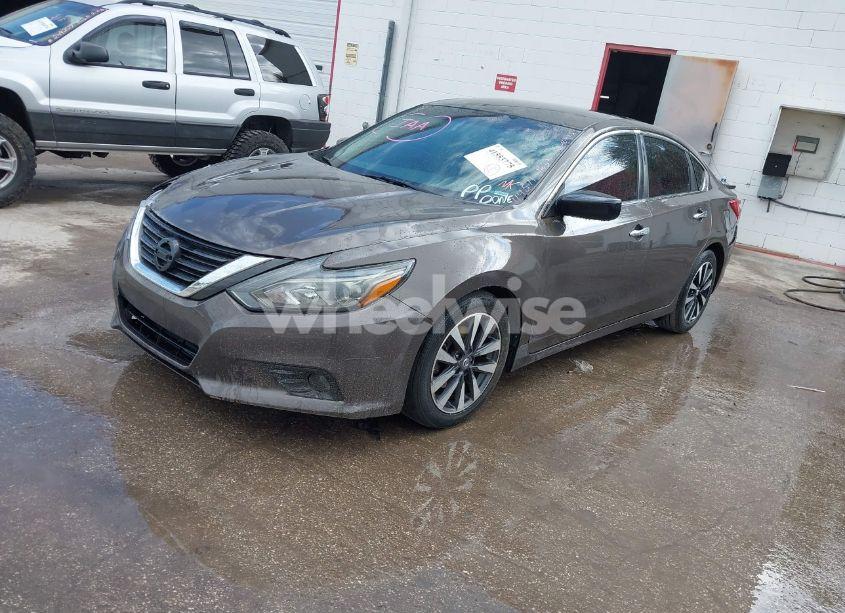 Photo 2 of 2017 Nissan Altima 2.5/2.5 S/2.5 SL/2.5 SR/2.5 SV (VIN 1N4AL3AP7HC114571)