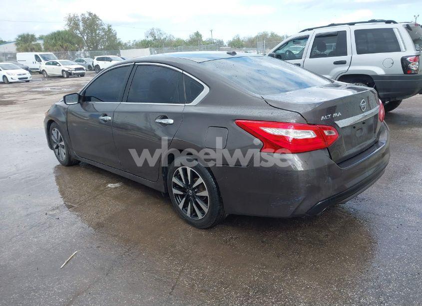 Photo 3 of 2017 Nissan Altima 2.5/2.5 S/2.5 SL/2.5 SR/2.5 SV (VIN 1N4AL3AP7HC114571)