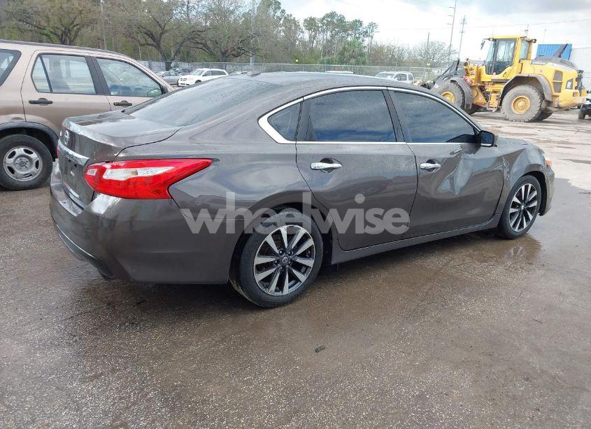 Photo 4 of 2017 Nissan Altima 2.5/2.5 S/2.5 SL/2.5 SR/2.5 SV (VIN 1N4AL3AP7HC114571)