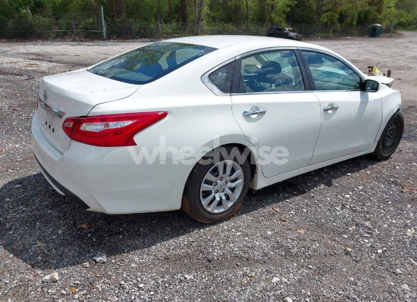Photo 4 of 2017 Nissan Altima (VIN 1N4AL3AP7HC117292)