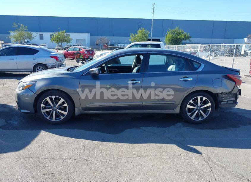 Photo 15 of 2017 Nissan Altima 2.5 SR (VIN 1N4AL3AP7HC133329)