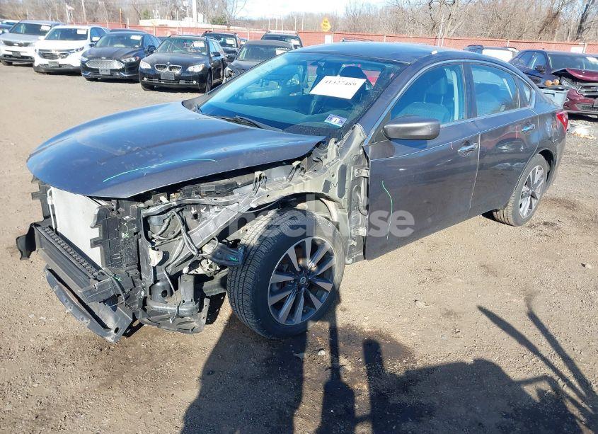 Photo 2 of 2017 Nissan Altima 2.5 SV (VIN 1N4AL3AP7HC202665)