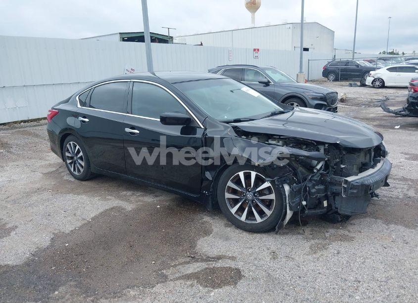 2017 Nissan Altima 2.5 SV (VIN 1N4AL3AP7HC225671) main photo