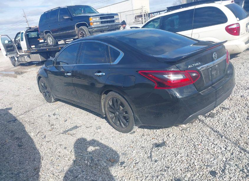 Photo 3 of 2017 Nissan Altima 2.5 SR (VIN 1N4AL3AP7HC229025)