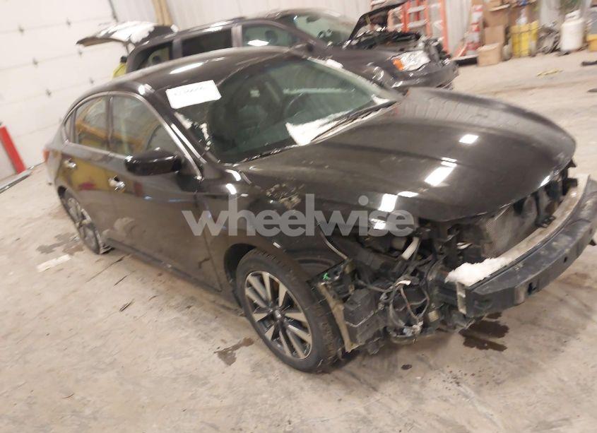 2017 Nissan Altima 2.5 SV (VIN 1N4AL3AP7HC250442) main photo