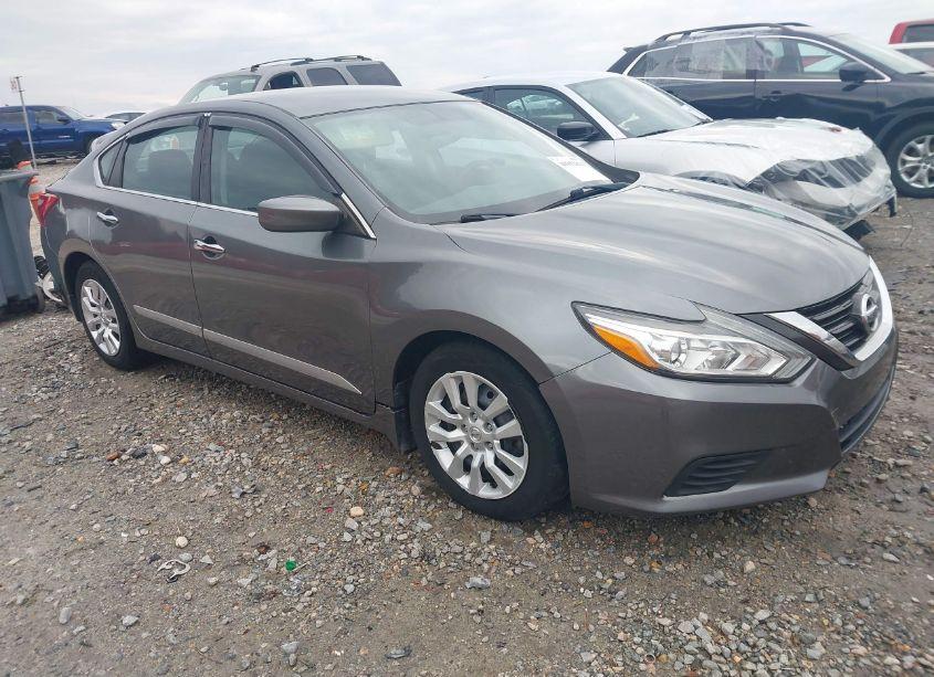 2017 Nissan Altima 2.5 S (VIN 1N4AL3AP7HC253275) main photo