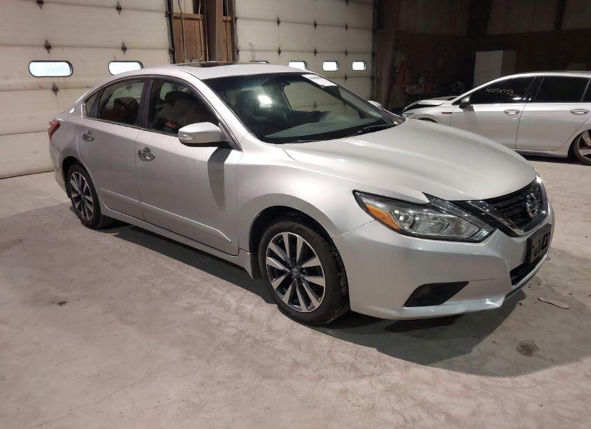 2017 Nissan Altima 2.5 SV (VIN 1N4AL3AP7HC257293) main photo