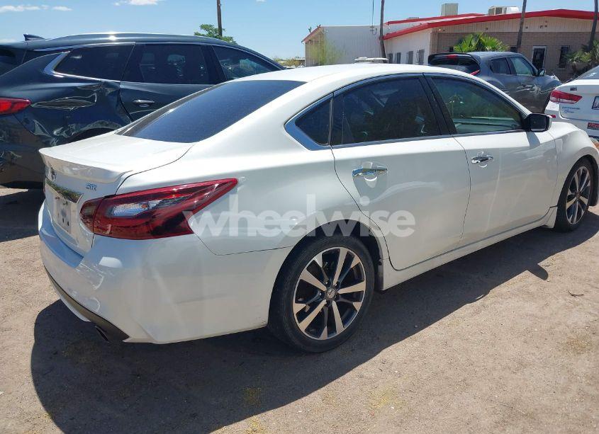 Photo 4 of 2017 Nissan Altima 2.5 SR (VIN 1N4AL3AP7HC261134)