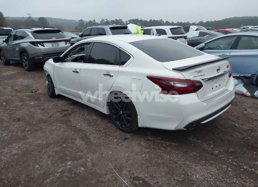 Photo 3 of 2017 Nissan Altima 2.5 SR (VIN 1N4AL3AP7HC263627)