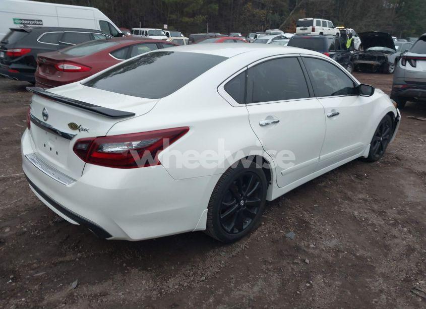 Photo 4 of 2017 Nissan Altima 2.5 SR (VIN 1N4AL3AP7HC263627)