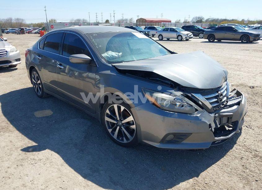 2017 Nissan Altima 2.5 SR (VIN 1N4AL3AP7HC294683) main photo