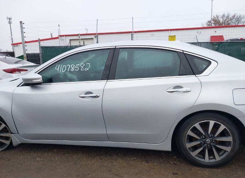 Photo 13 of 2017 Nissan Altima 2.5 SL (VIN 1N4AL3AP7HC295817)