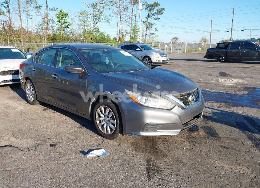 2017 Nissan Altima 2.5 S (VIN 1N4AL3AP7HN337553) main photo