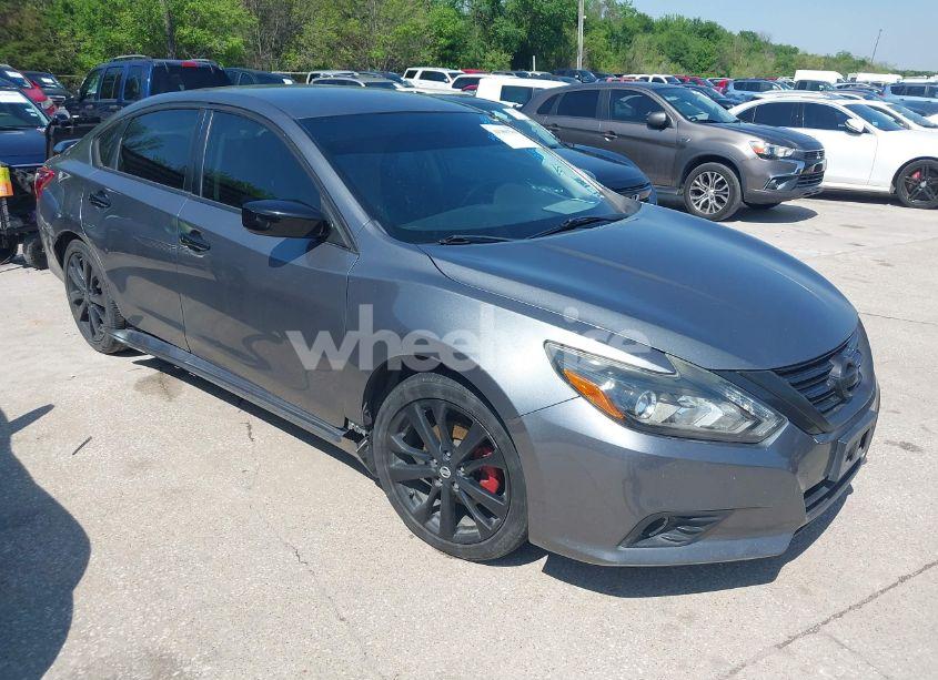 2017 Nissan Altima 2.5 SR (VIN 1N4AL3AP7HN345376) main photo