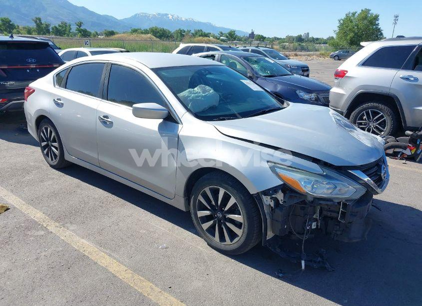 2018 Nissan Altima 2.5 SV (VIN 1N4AL3AP7JC111627) main photo