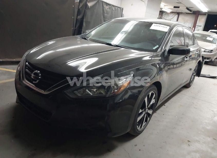 Photo 2 of 2018 Nissan Altima 2.5 SR (VIN 1N4AL3AP7JC114298)