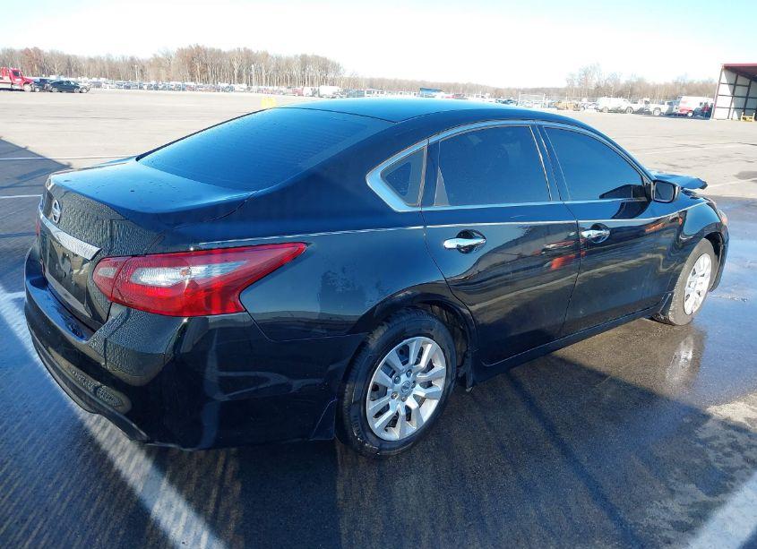 Photo 4 of 2018 Nissan Altima 2.5 S (VIN 1N4AL3AP7JC125401)