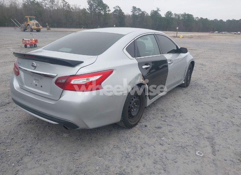 Photo 4 of 2018 Nissan Altima 2.5 S (VIN 1N4AL3AP7JC144921)