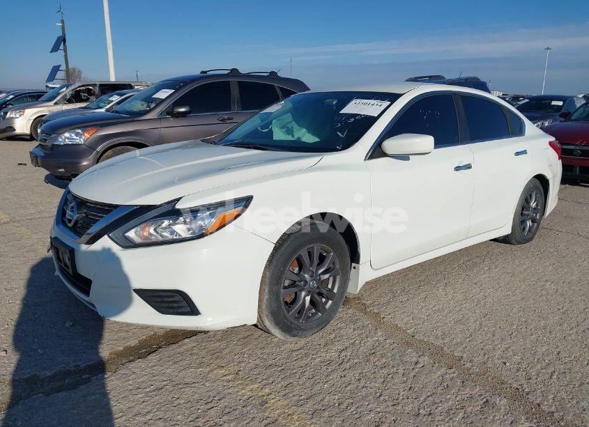 Photo 2 of 2018 Nissan Altima 2.5 S (VIN 1N4AL3AP7JC156082)