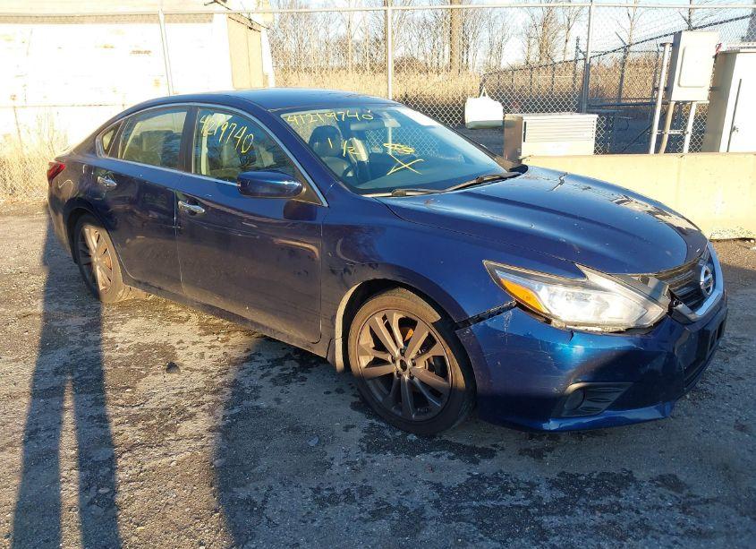 2018 Nissan Altima 2.5 SR (VIN 1N4AL3AP7JC158673) main photo