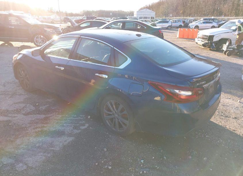 Photo 3 of 2018 Nissan Altima 2.5 SR (VIN 1N4AL3AP7JC158673)