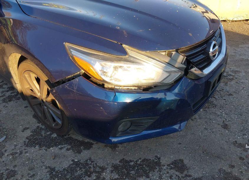 Photo 6 of 2018 Nissan Altima 2.5 SR (VIN 1N4AL3AP7JC158673)