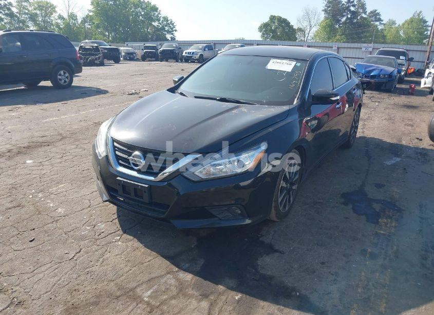 Photo 2 of 2018 Nissan Altima 2.5 SL (VIN 1N4AL3AP7JC164795)