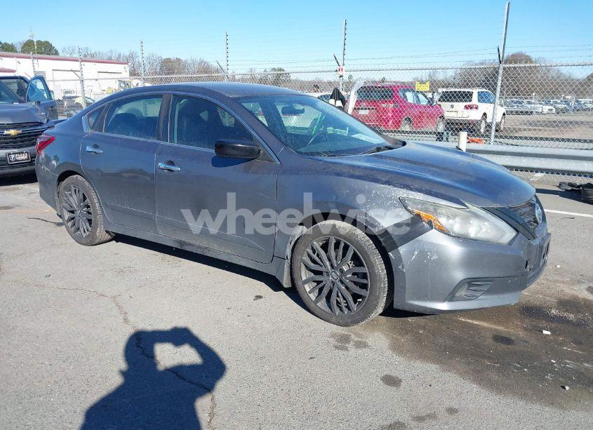 2018 Nissan Altima 2.5 SR (VIN 1N4AL3AP7JC166675) main photo