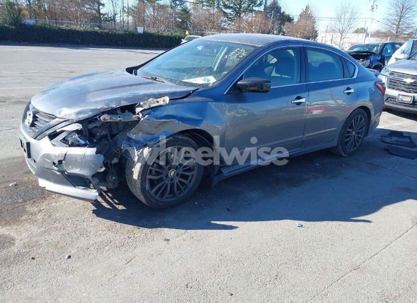 Photo 2 of 2018 Nissan Altima 2.5 SR (VIN 1N4AL3AP7JC166675)