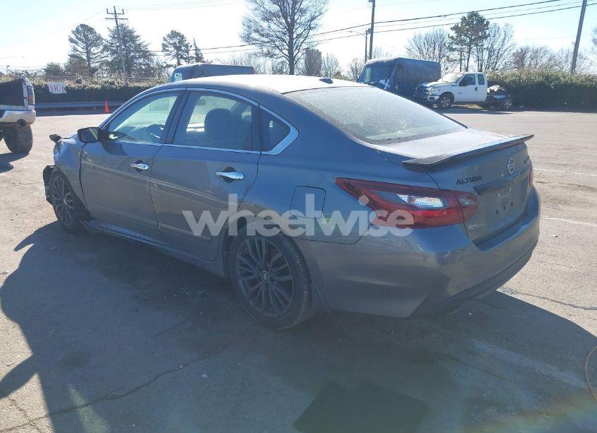 Photo 3 of 2018 Nissan Altima 2.5 SR (VIN 1N4AL3AP7JC166675)