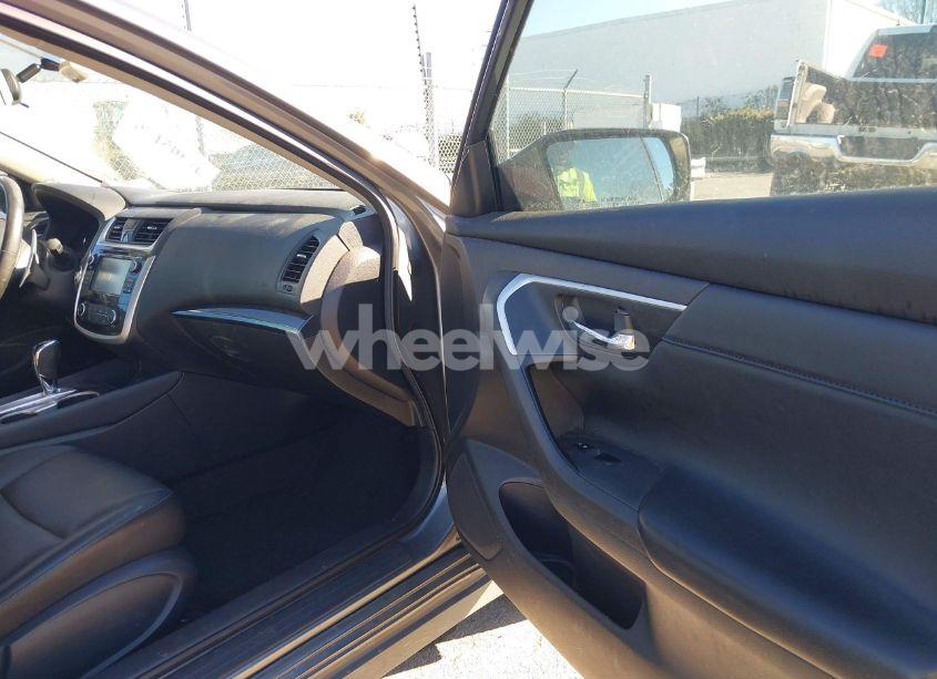 Photo 5 of 2018 Nissan Altima 2.5 SR (VIN 1N4AL3AP7JC166675)