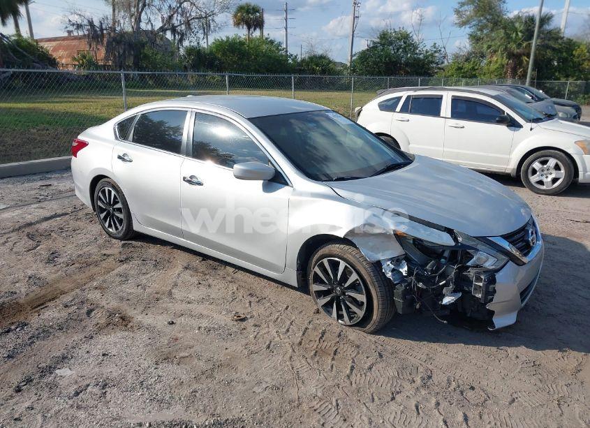 2018 Nissan Altima 2.5 SV (VIN 1N4AL3AP7JC181015) main photo