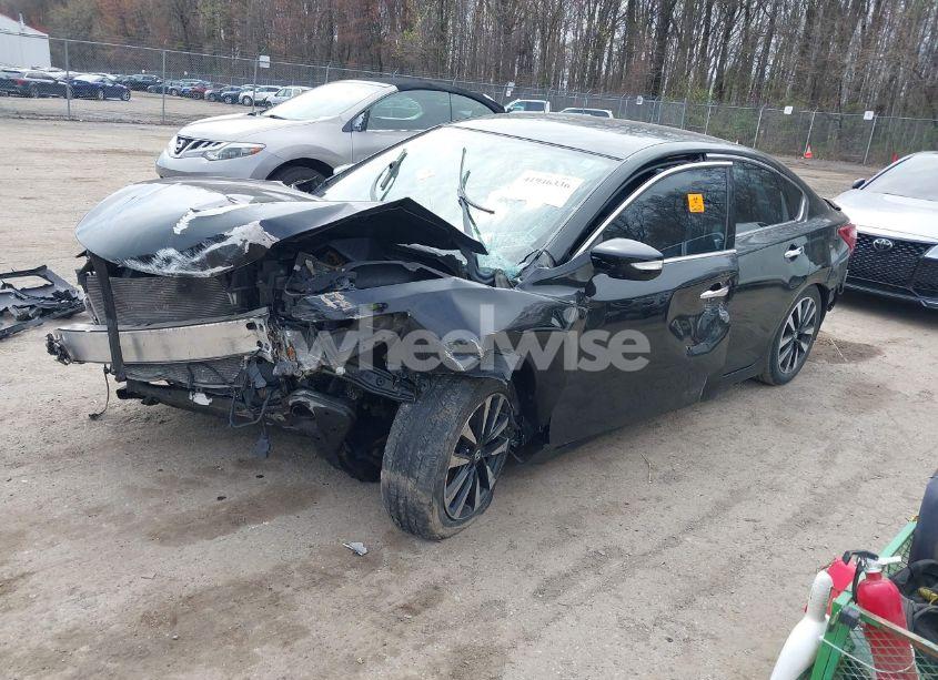 Photo 2 of 2018 Nissan Altima 2.5 SL (VIN 1N4AL3AP7JC182231)