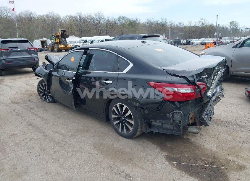 Photo 3 of 2018 Nissan Altima 2.5 SL (VIN 1N4AL3AP7JC182231)