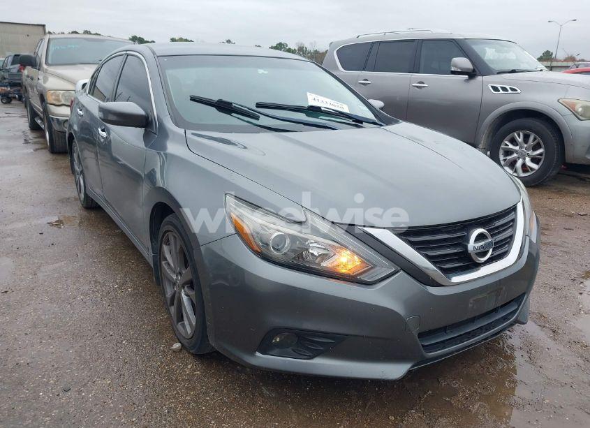 2018 Nissan Altima 2.5 SR (VIN 1N4AL3AP7JC184397) main photo