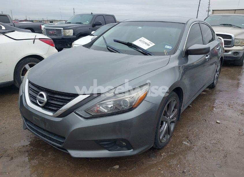 Photo 2 of 2018 Nissan Altima 2.5 SR (VIN 1N4AL3AP7JC184397)
