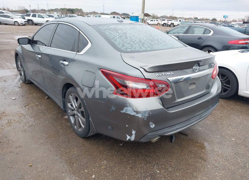 Photo 3 of 2018 Nissan Altima 2.5 SR (VIN 1N4AL3AP7JC184397)