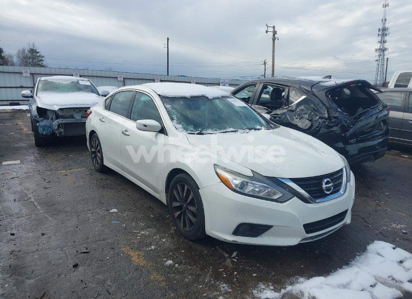 2018 Nissan Altima 2.5 SV (VIN 1N4AL3AP7JC190166) main photo