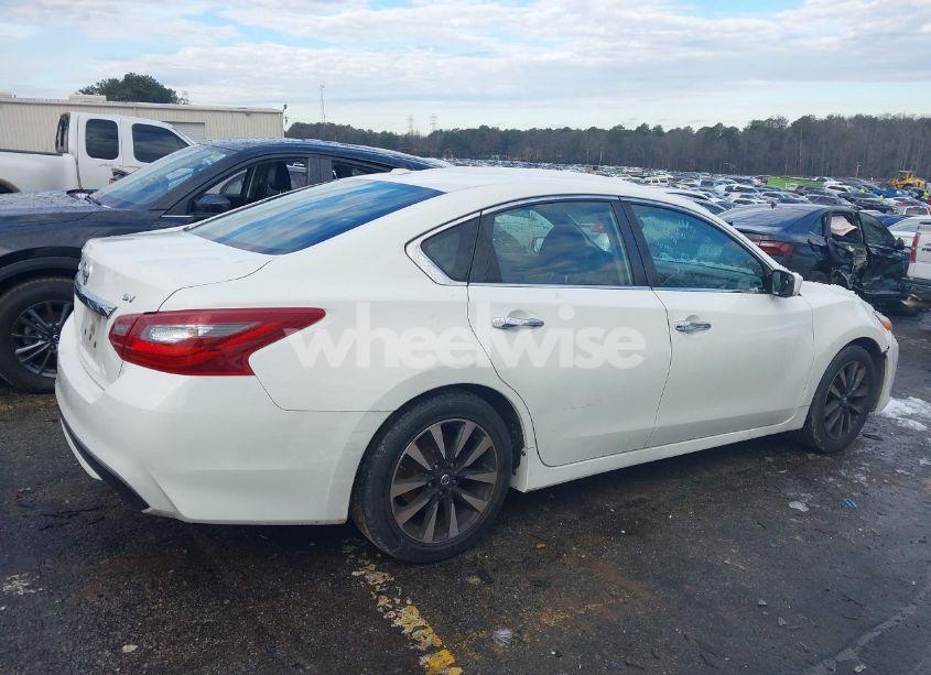 Photo 13 of 2018 Nissan Altima 2.5 SV (VIN 1N4AL3AP7JC190166)