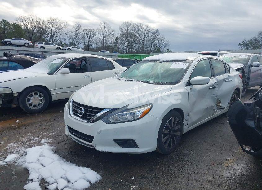 Photo 2 of 2018 Nissan Altima 2.5 SV (VIN 1N4AL3AP7JC190166)