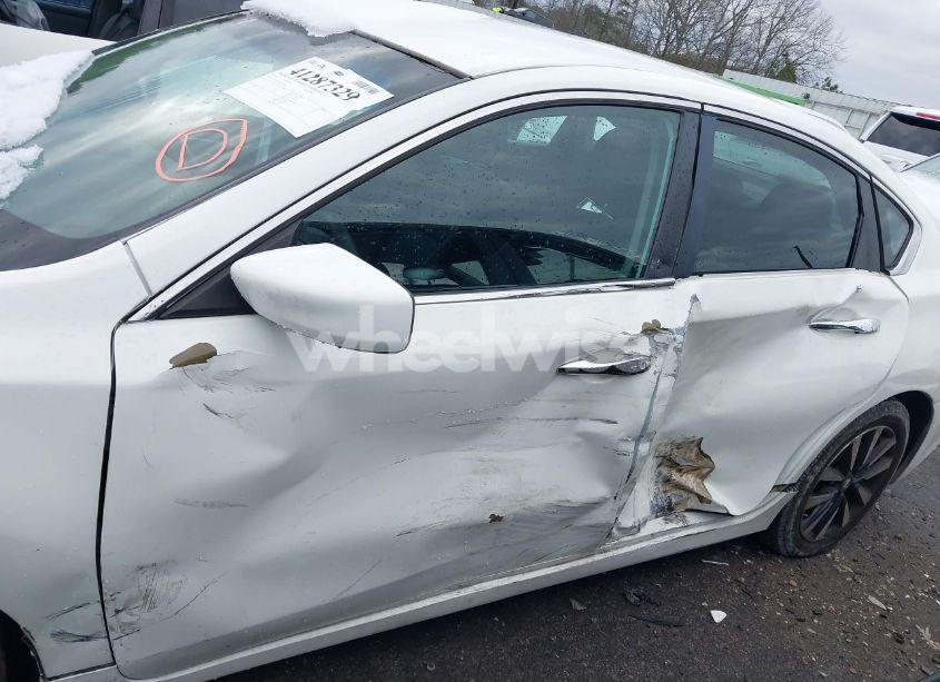 Photo 6 of 2018 Nissan Altima 2.5 SV (VIN 1N4AL3AP7JC190166)