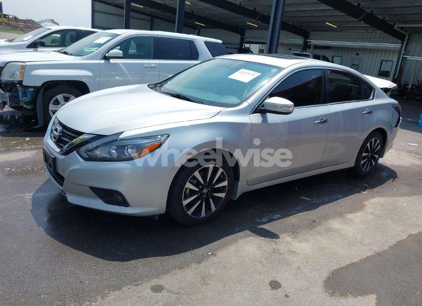 Photo 2 of 2018 Nissan Altima 2.5 SL (VIN 1N4AL3AP7JC190670)