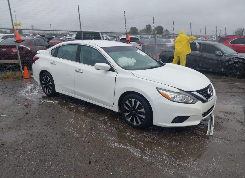 2018 Nissan Altima 2.5 SV (VIN 1N4AL3AP7JC196078) main photo