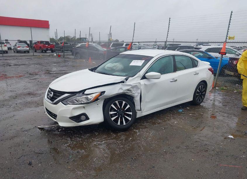 Photo 2 of 2018 Nissan Altima 2.5 SV (VIN 1N4AL3AP7JC196078)