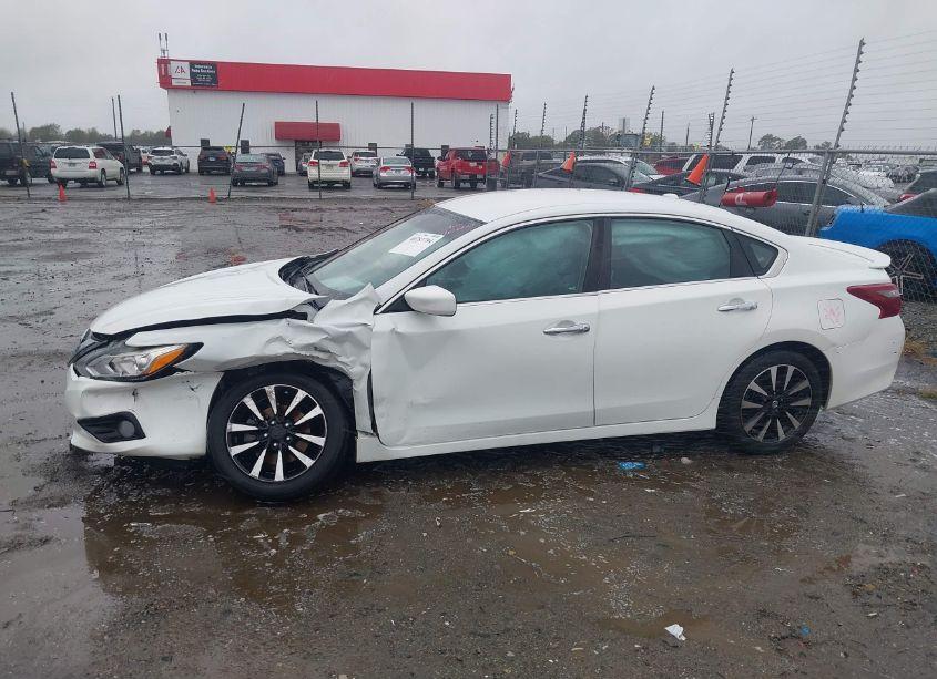 Photo 6 of 2018 Nissan Altima 2.5 SV (VIN 1N4AL3AP7JC196078)