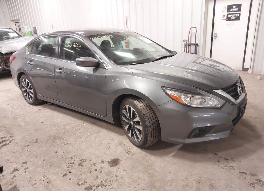 2018 Nissan Altima 2.5 SV (VIN 1N4AL3AP7JC207421) main photo