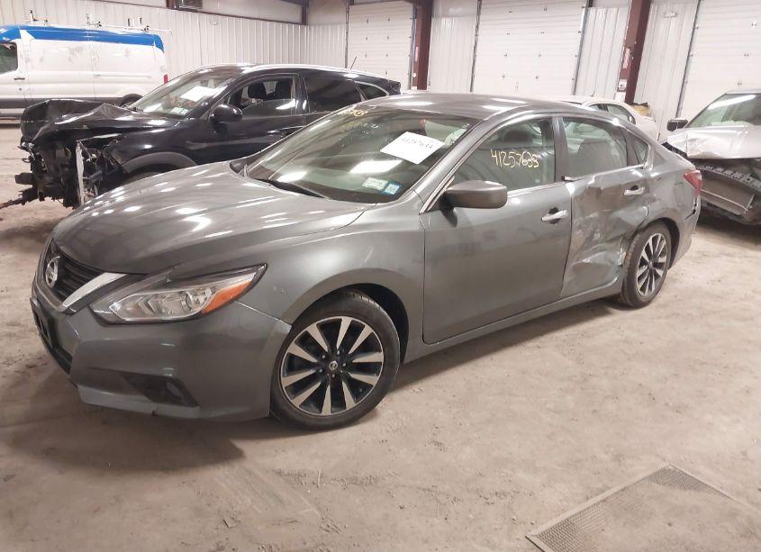 Photo 2 of 2018 Nissan Altima 2.5 SV (VIN 1N4AL3AP7JC207421)