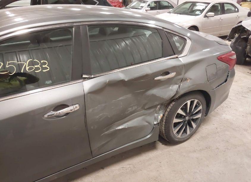 Photo 6 of 2018 Nissan Altima 2.5 SV (VIN 1N4AL3AP7JC207421)