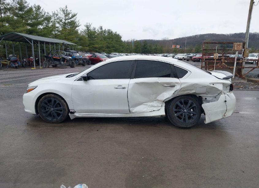 Photo 13 of 2018 Nissan Altima 2.5 SR (VIN 1N4AL3AP7JC211257)