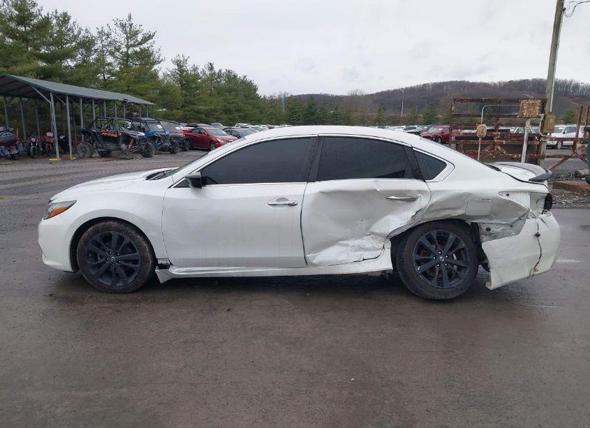 Photo 14 of 2018 Nissan Altima 2.5 SR (VIN 1N4AL3AP7JC211257)